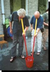 Henk en Carolus, water torture